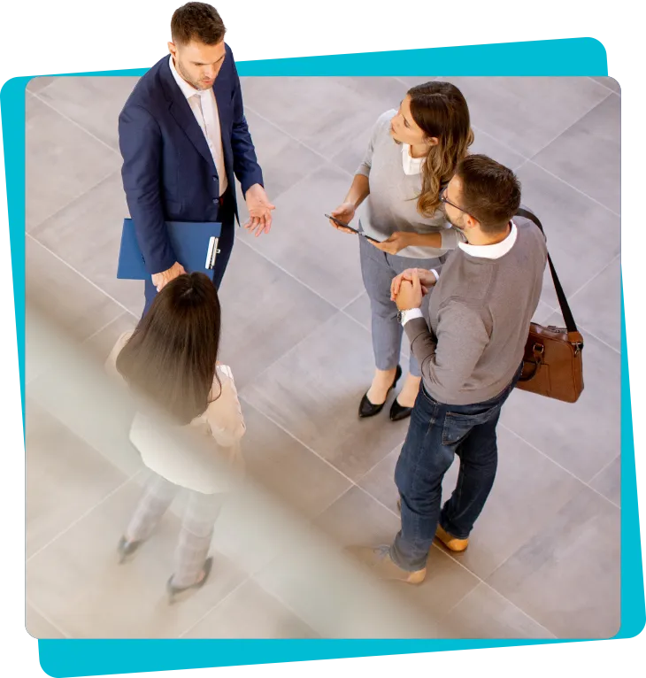 Talent Trends 2026 Bald verfügbar: Bild mit einer Gruppe von Menschen, die sich in professioneller Kleidung versammeln