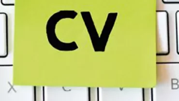 Sticky note with 'CV' on a keyboard.