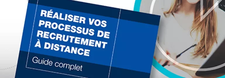 Couverture avec 'Réaliser vos processus de recrutement à distance' à côté d'une personne qui écrit.