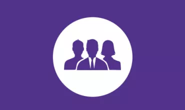 Silhouette de trois personnes dans un cercle sur fond violet.