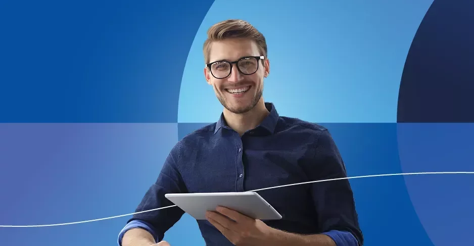 Bannière promotionnelle des guides salariaux 2026 avec un homme souriant sur fond bleu.