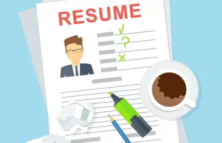 Illustratie van een cv met foto, markeerstift, pen en koffiekop op een tafel.